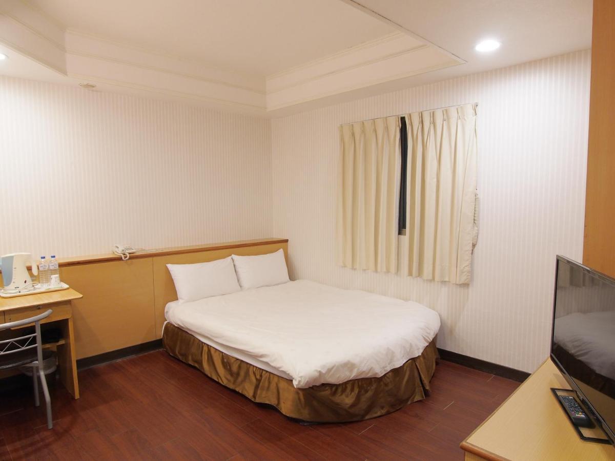 Yi Pin Yuan Hotel Тайнань Экстерьер фото
