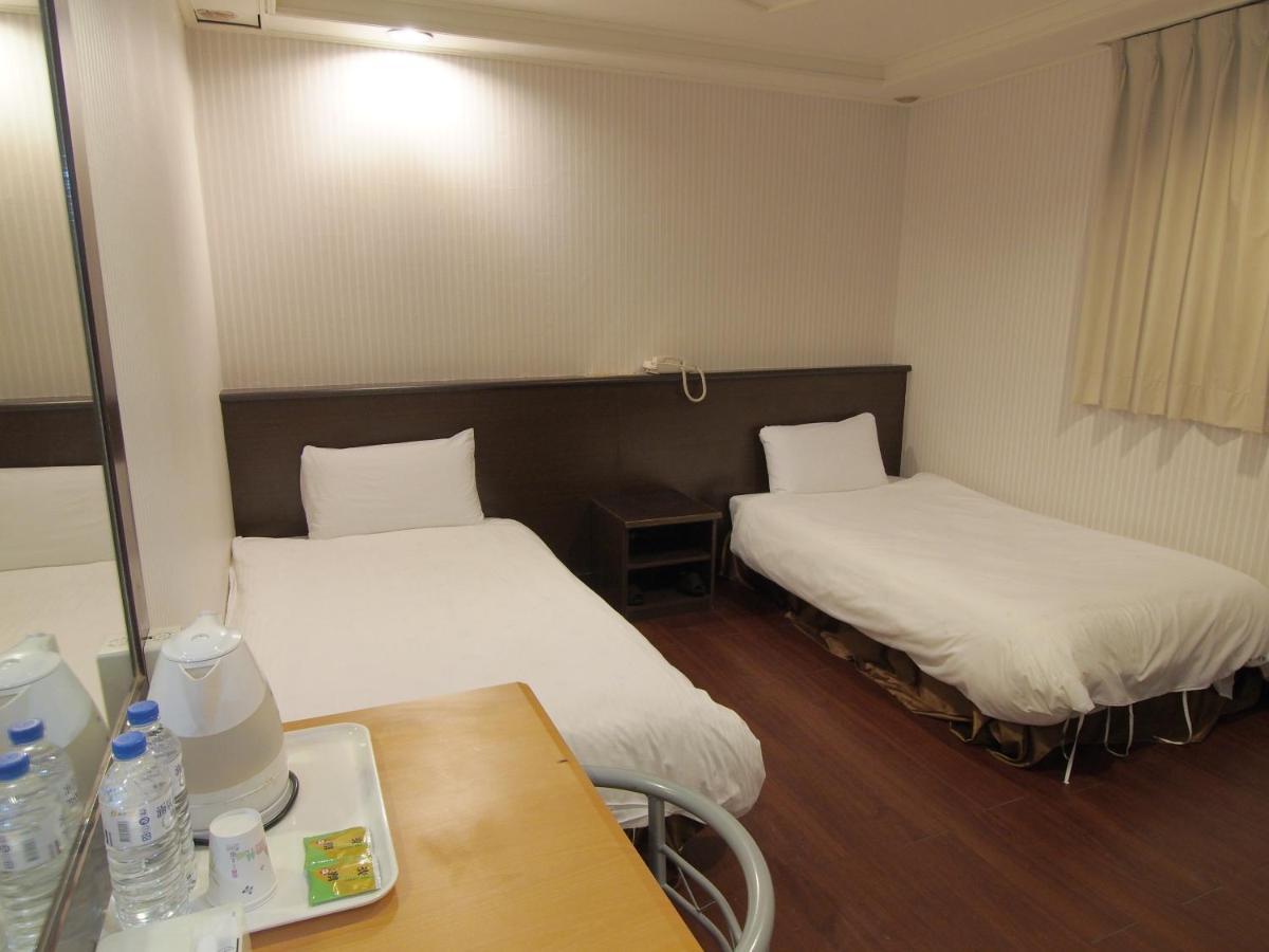 Yi Pin Yuan Hotel Тайнань Экстерьер фото