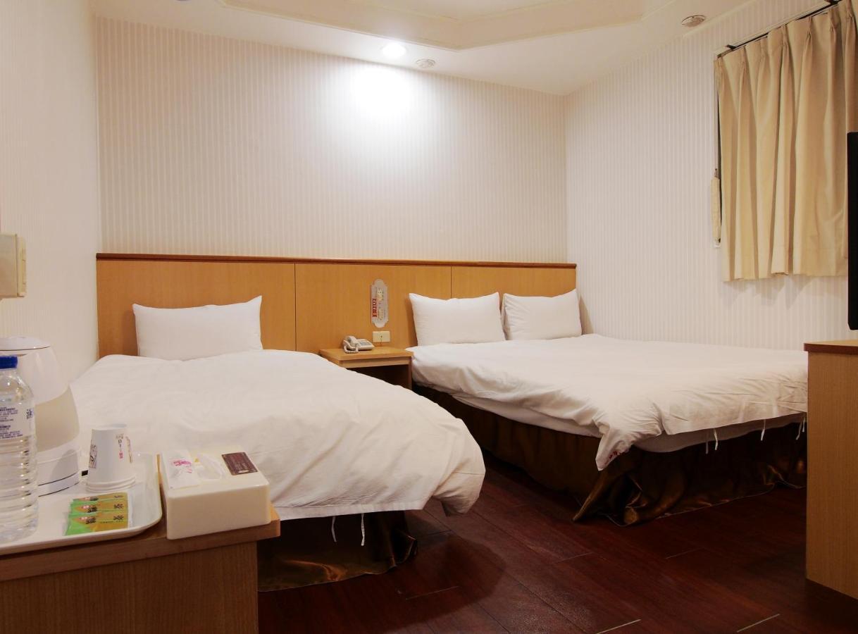 Yi Pin Yuan Hotel Тайнань Экстерьер фото
