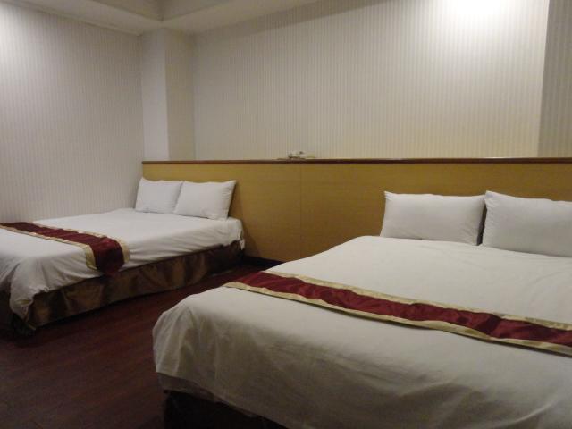 Yi Pin Yuan Hotel Тайнань Экстерьер фото
