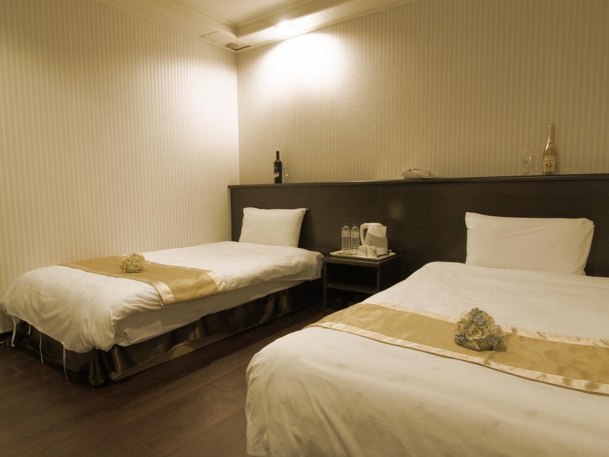 Yi Pin Yuan Hotel Тайнань Экстерьер фото
