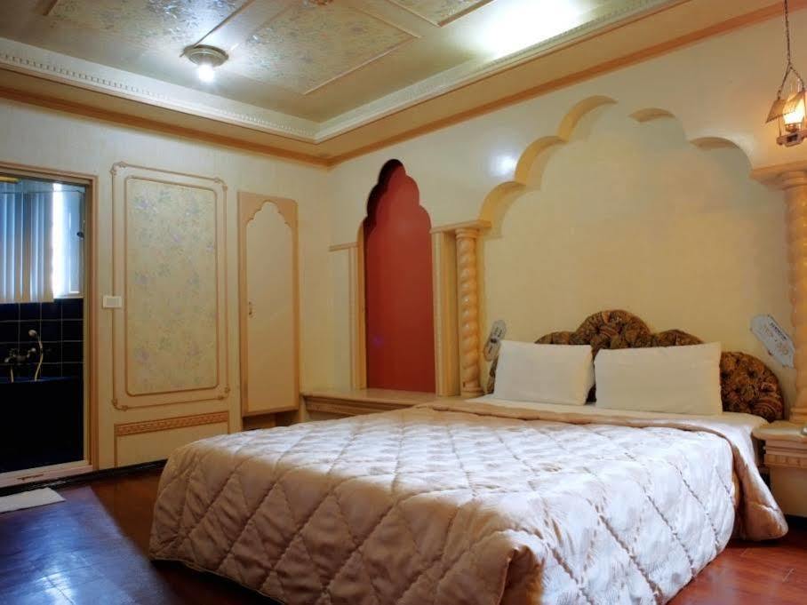 Yi Pin Yuan Hotel Тайнань Экстерьер фото