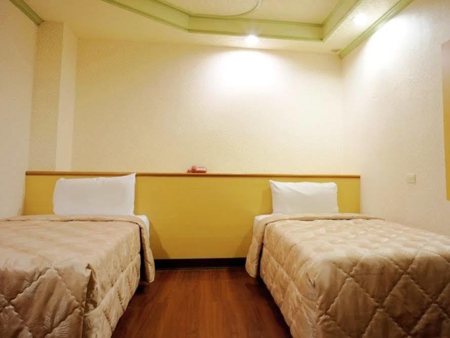 Yi Pin Yuan Hotel Тайнань Экстерьер фото