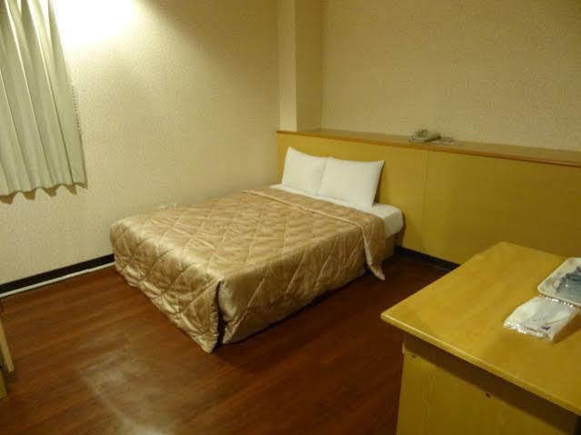Yi Pin Yuan Hotel Тайнань Экстерьер фото