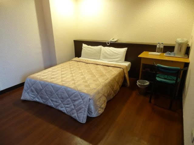 Yi Pin Yuan Hotel Тайнань Экстерьер фото