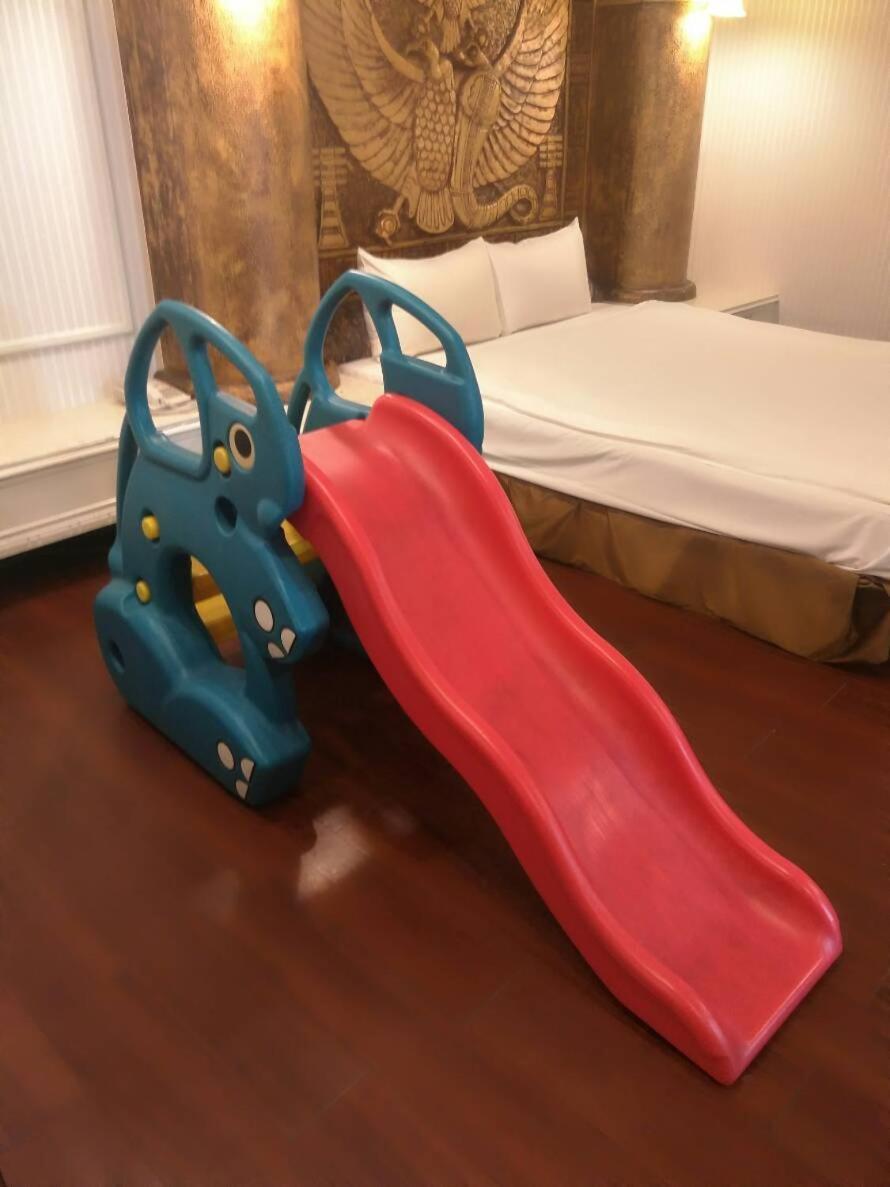Yi Pin Yuan Hotel Тайнань Экстерьер фото